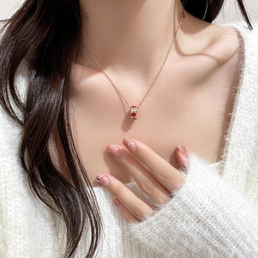 Women's High Version V Gold Snake Bone Golden White Shell Necklace