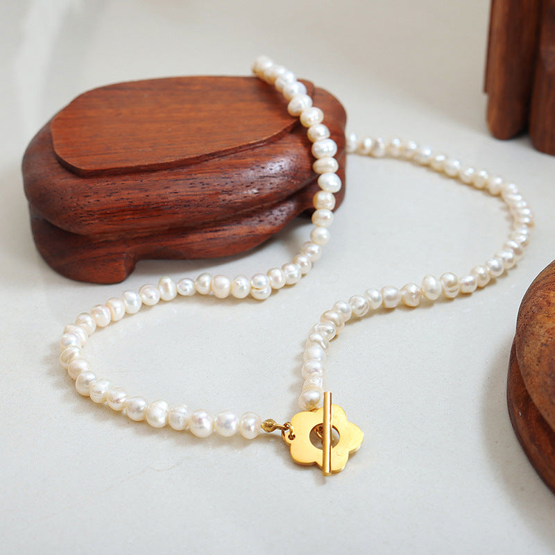 Baroque Freshwater Pearl Floral Buckle Mother Style Light Luxury Design Jewelry Set