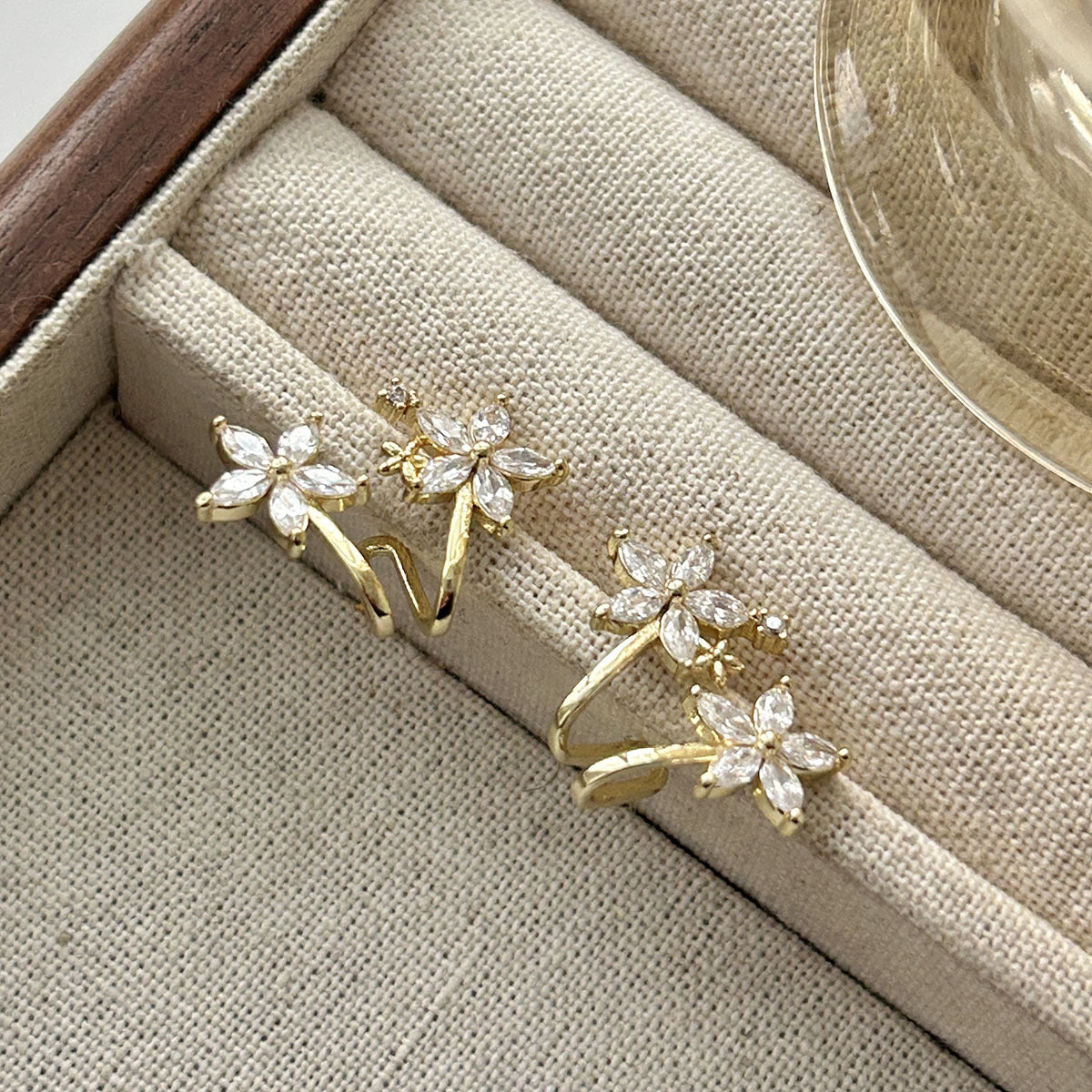 Women's High-grade Micro Inlaid Zircon Niche Design Stud Earrings