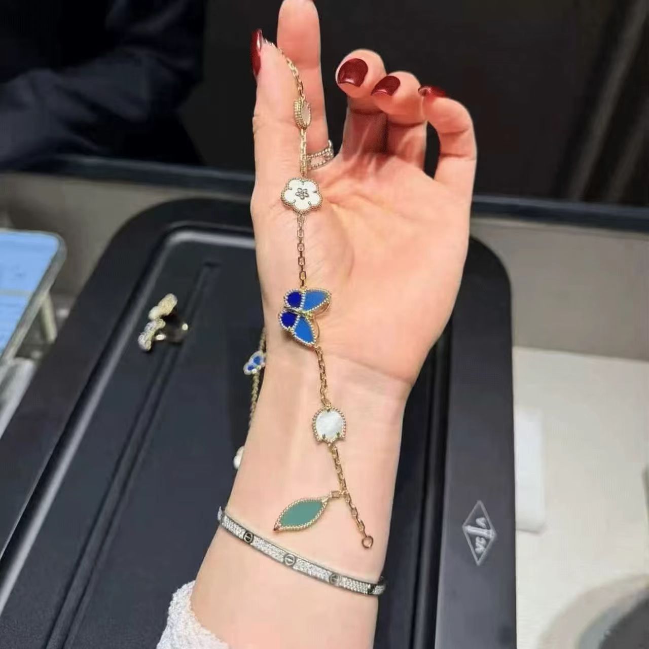 November's Four-leaf Clover Pork Belly Butterfly Bracelet