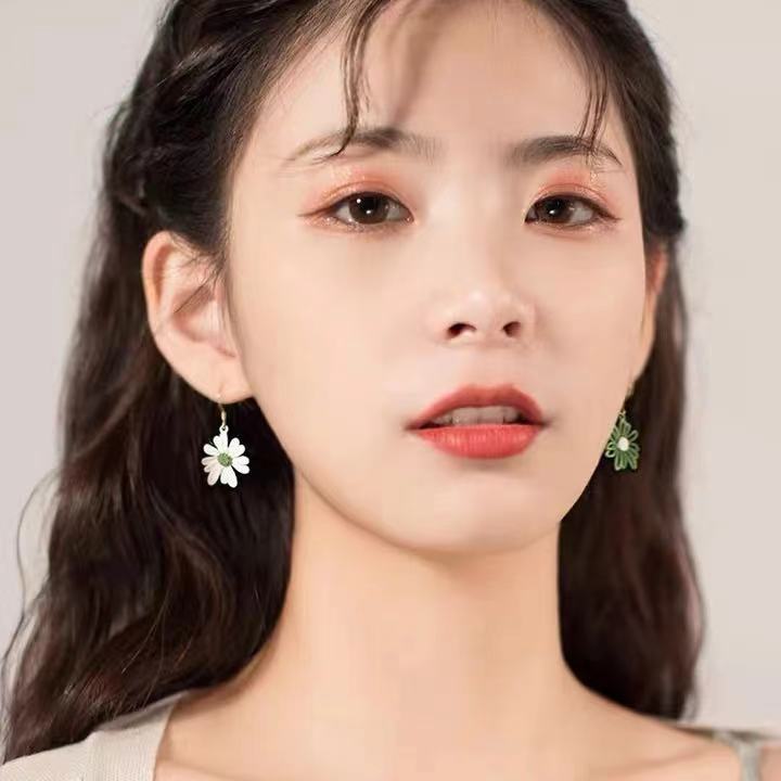 Fashion Graceful Daisy Flower Simple Female Earrings