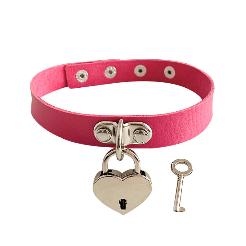 Exaggerated Peach Heart With Key Clavicle Chain Collar