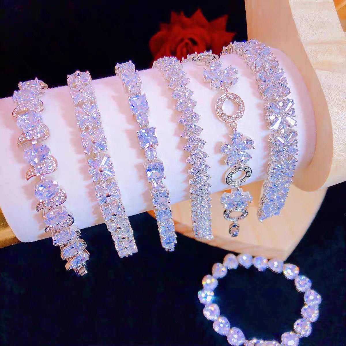 Women's Austrian Bright Gem Flower Light Luxury High-grade Court Style Fashion Bracelets