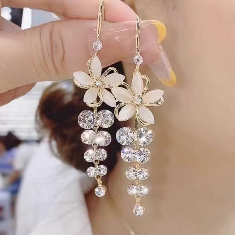 Trendy Temperament Five Petal Flower Design Tassel Earrings