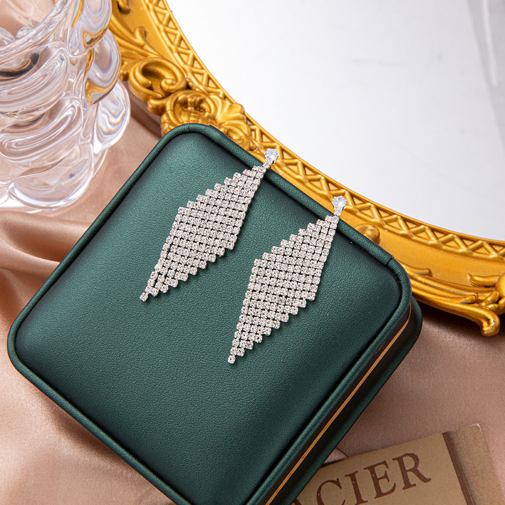 Women's Eye-catching Luxury High-grade Long Elegant Personality Diamond Auricular Needle Rings