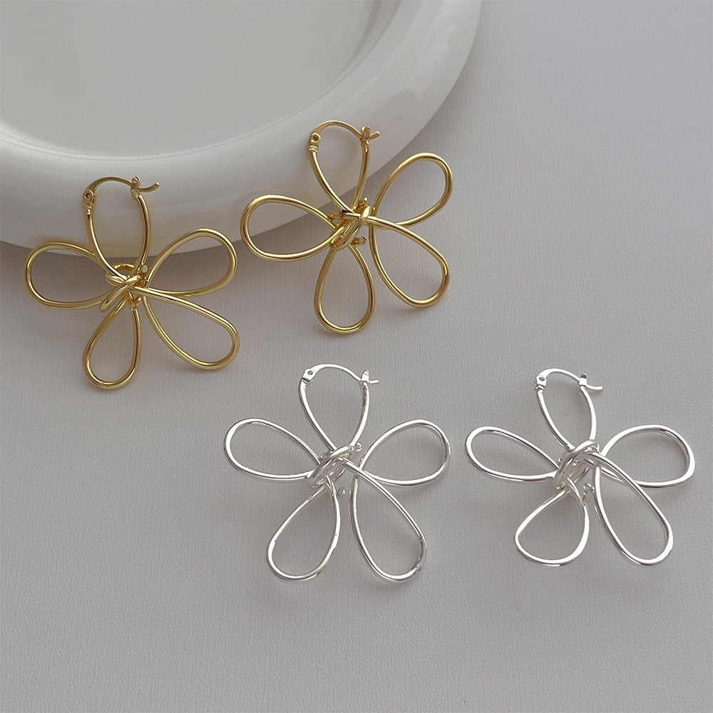 Retro Minimalist Metal Lines Flower Ear Fashion Sense Design Earrings