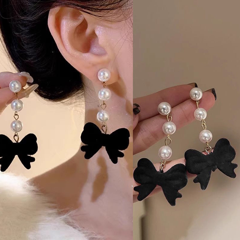 Women's Black White Ear Fashionable Temperament Hot Entry Lux Earrings