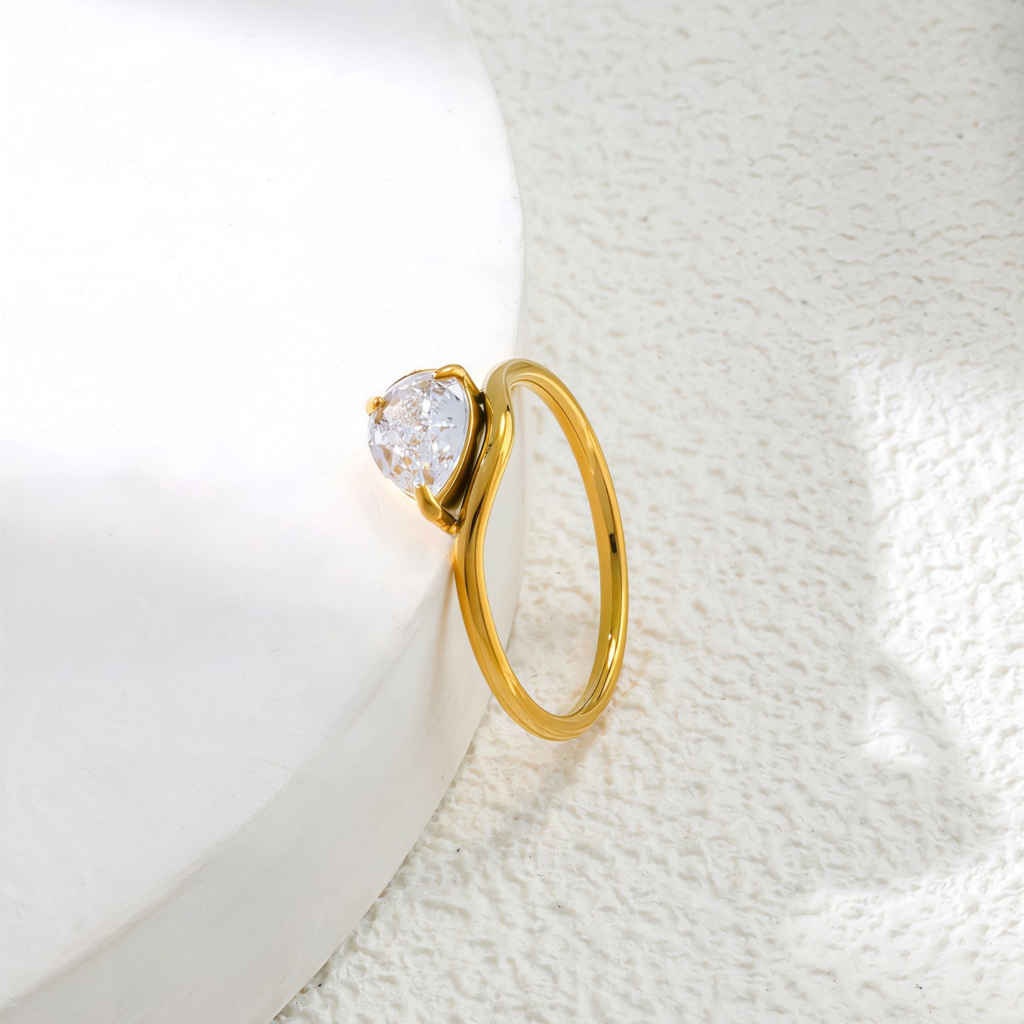 Women's Personalized Water Drop Single Rhinestone Fashion Temperament Titanium Ring