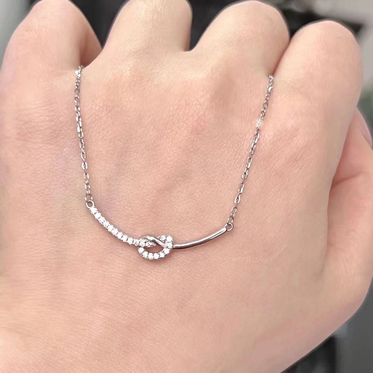 Women's Knotted Smile For Temperament Clavicle Chain Elegant Shining Diamond Niche Necklace
