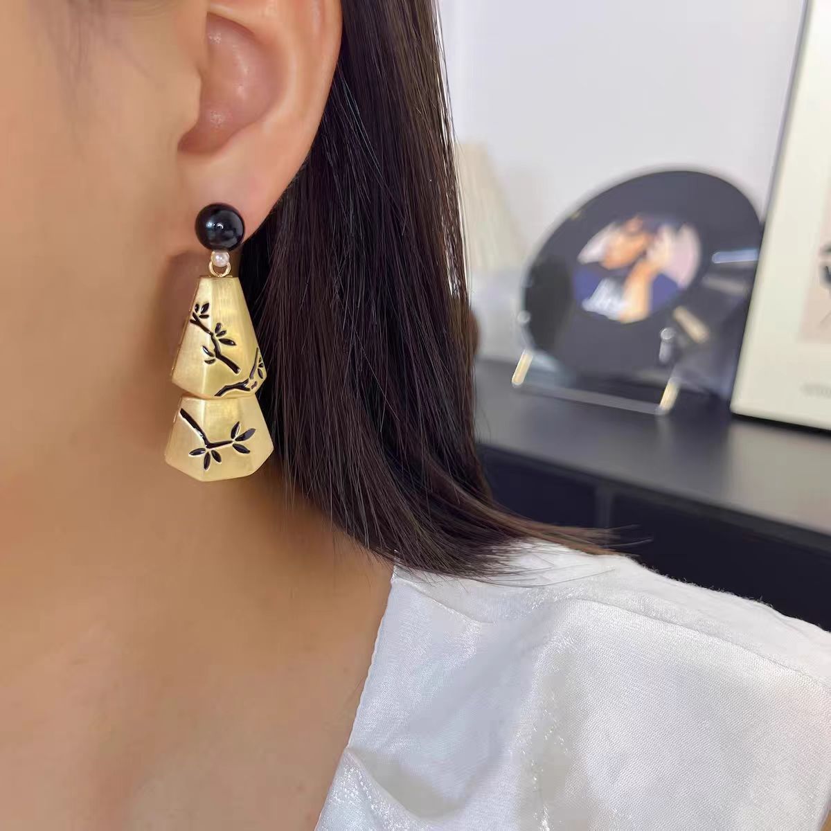 Women's Wind Chimes Classic Graceful High-grade Personalized Niche Design Earrings