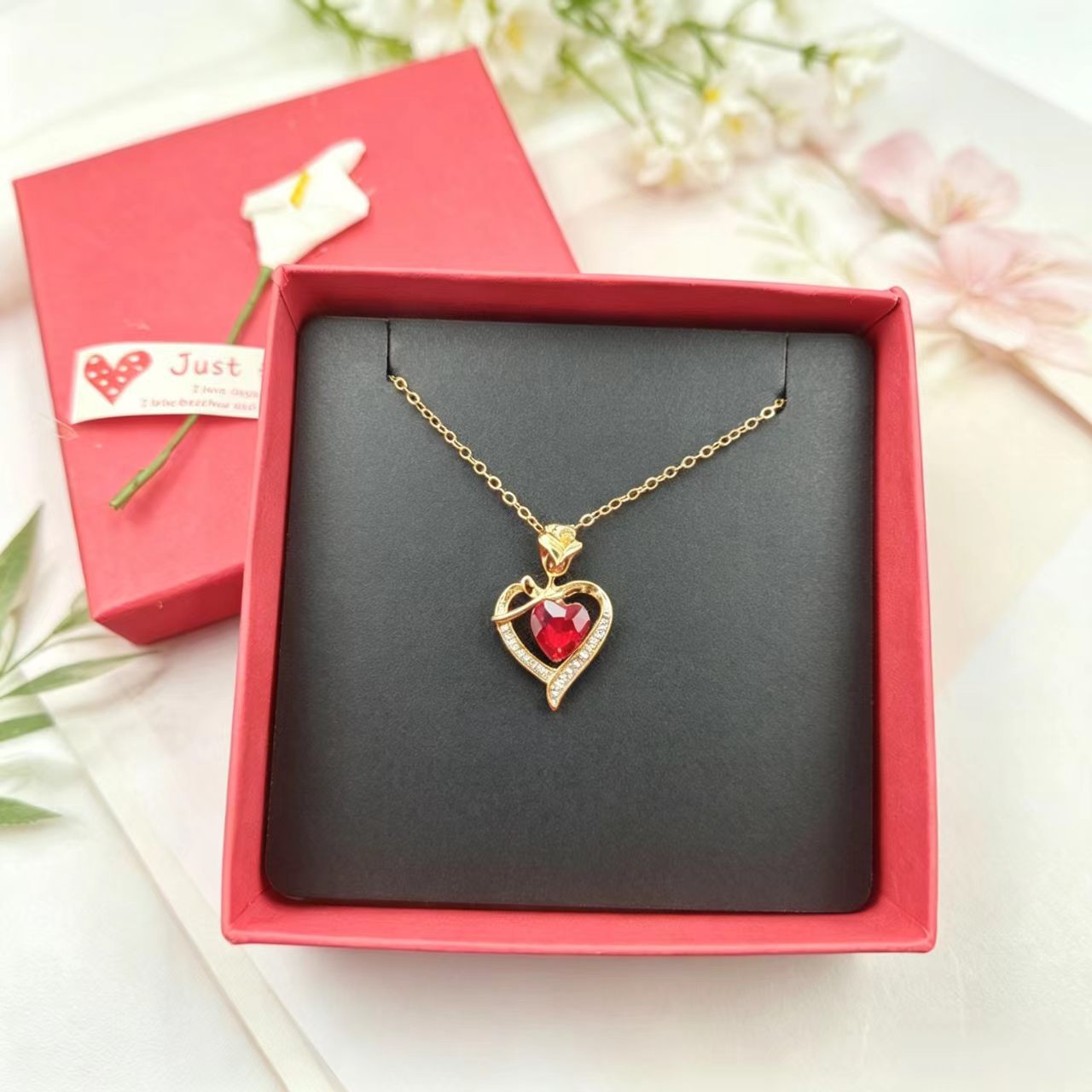 Love Rose Niche High-grade Clavicle Chain Simple Fashion Elegant Necklace