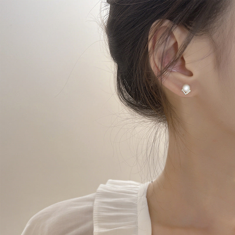 Women's V-shaped Imitation Pearl Exquisite Small Casual Zircon Stud Earrings