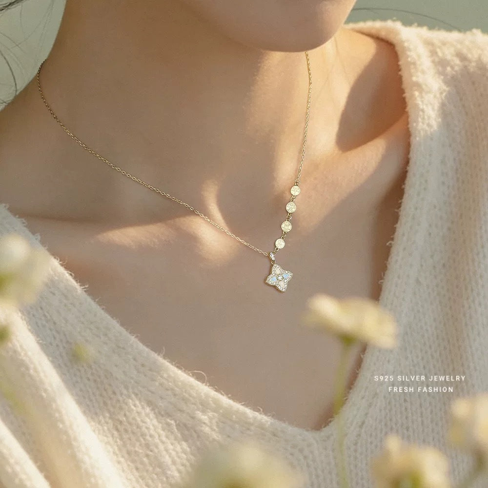 Clover Female Clavicle Chain Light Luxury Birthday Gift High Sense Necklaces