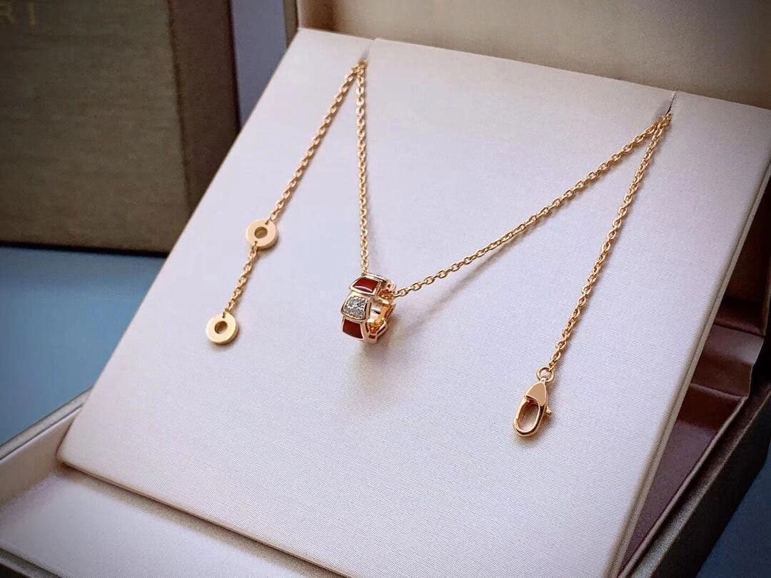 Women's High Version V Gold Snake Bone Golden White Shell Necklace