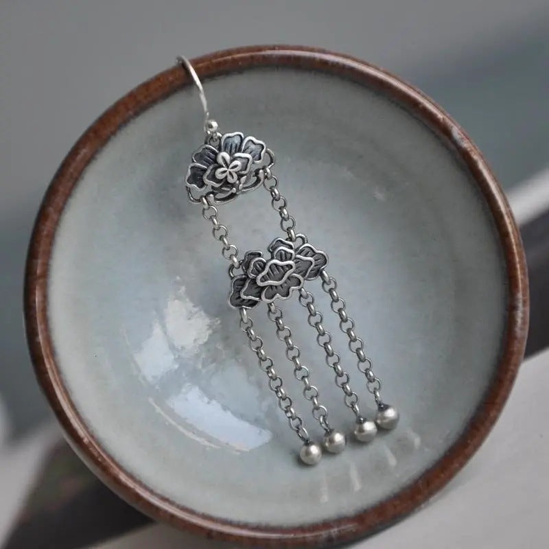 Women's White Gold Color Simple Versatile Art Ethnic Palace Style Retro Earrings