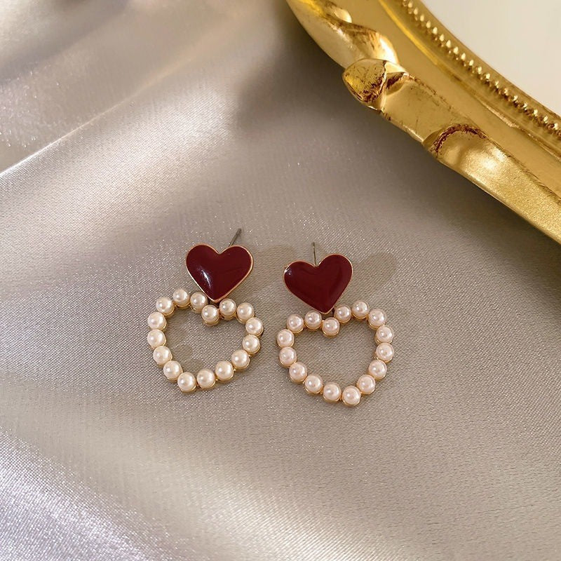 Women's Retro Style Red Heart Pearl Light Luxury High-grade Stud Earrings