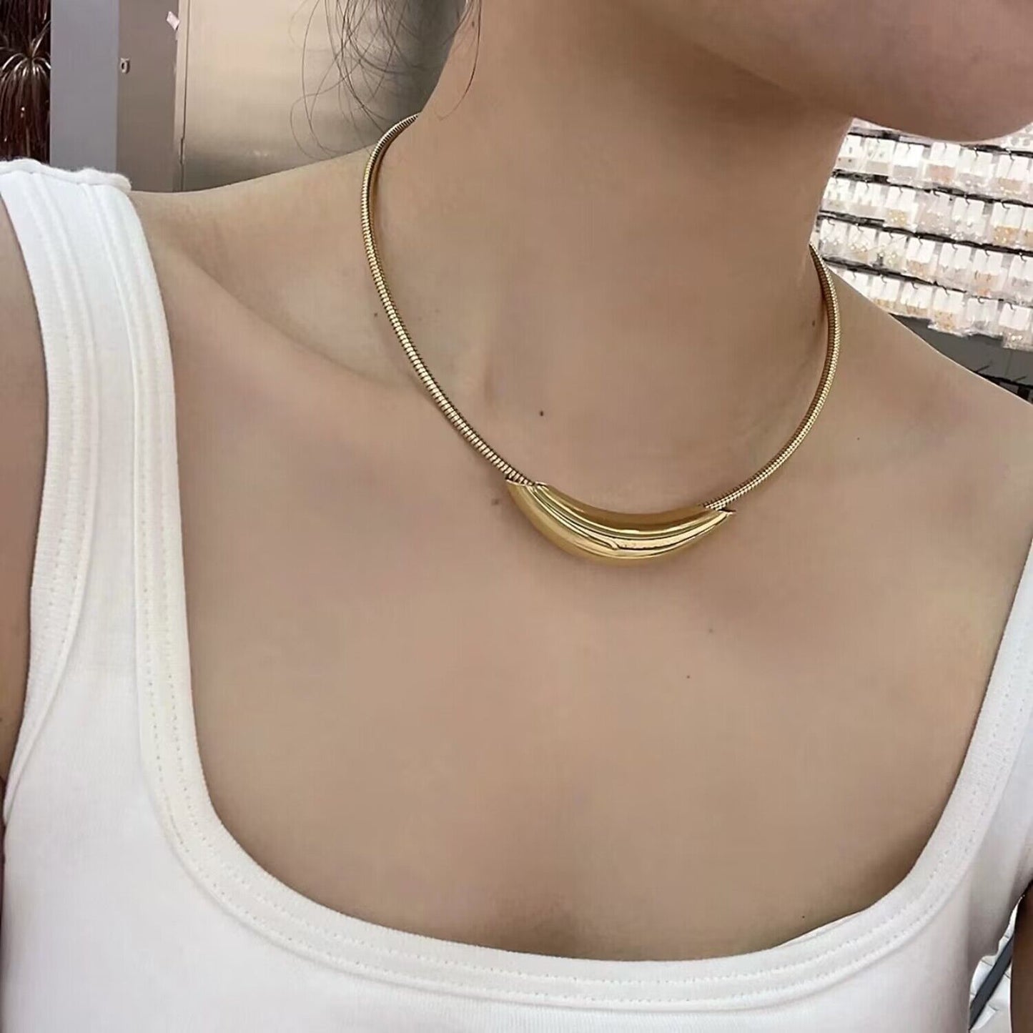 Not Fade Advanced Cold Metallic Curved Elbow Design Gold Collar