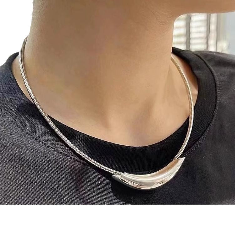 Women's Titanium Steel Simple Elegant Metal Light Column Collar
