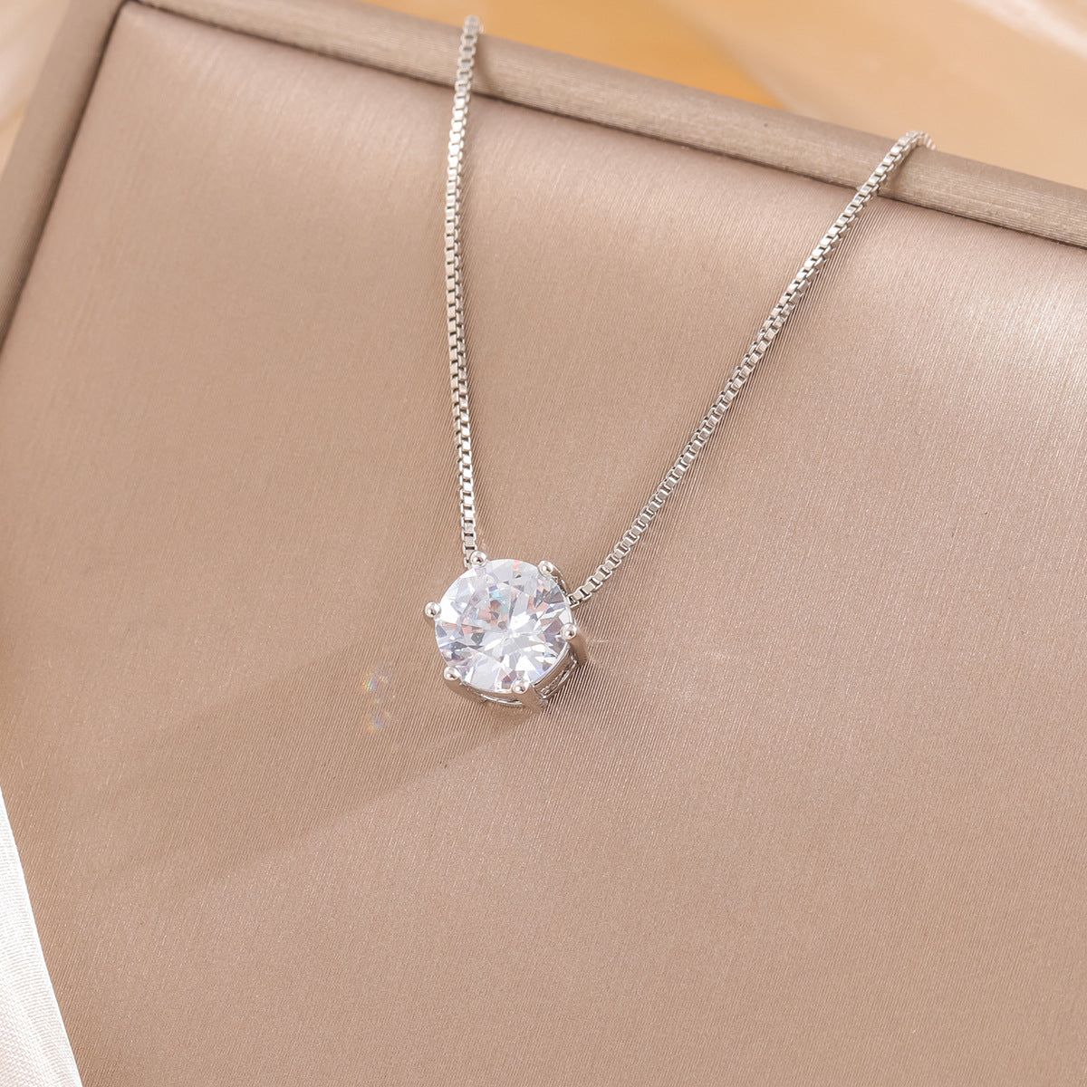 Women's Korean Style Fashion Single Diamond Six Claw Necklace