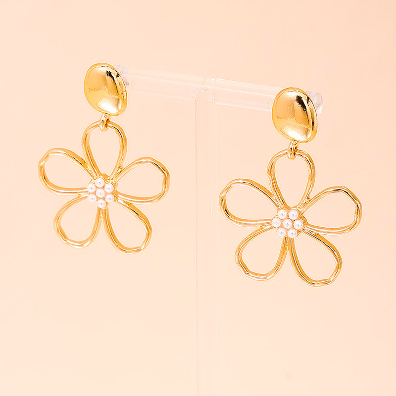 Hollow Large Flower Fashion Dignified Sense Of Design Pearl Earrings