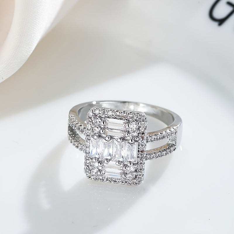 Fashionable High-grade Exquisite Geometric Pattern Hollow Jeweled Light Luxury Ring