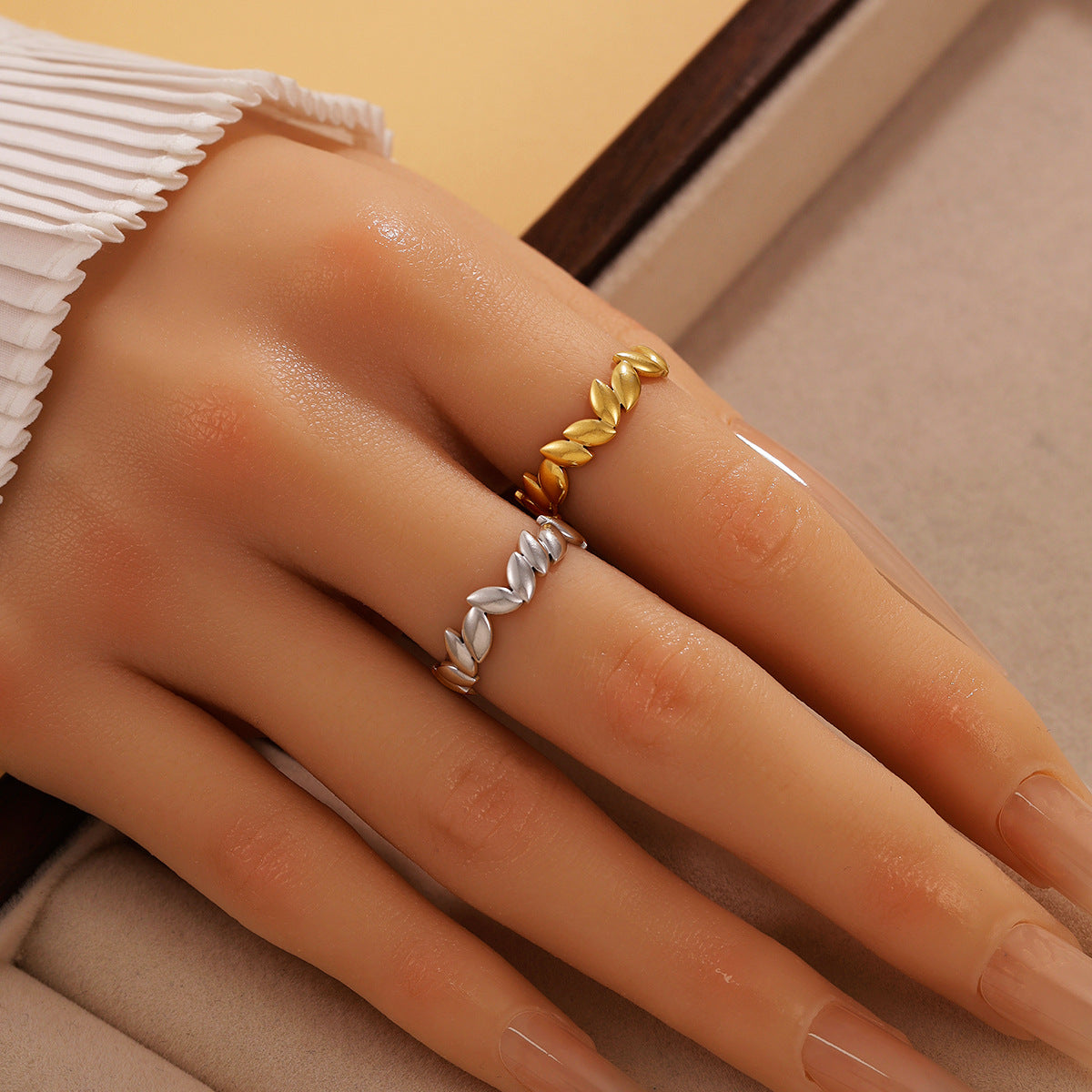 Steel Fresh Mori Glossy Small Leaf Sweet Open Rings