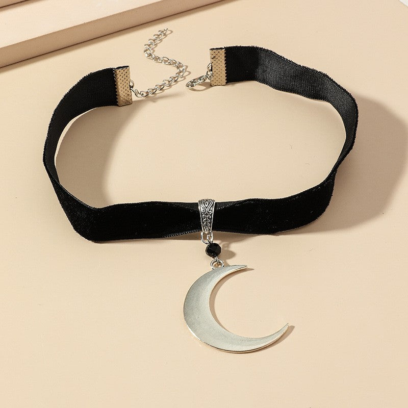 Women's Fashion Dark Style Moon Short Black Necklaces