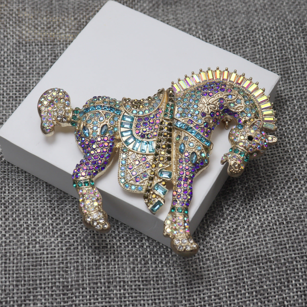 Fashion Trendy Tang Tricolor Horse Brooch Brooches