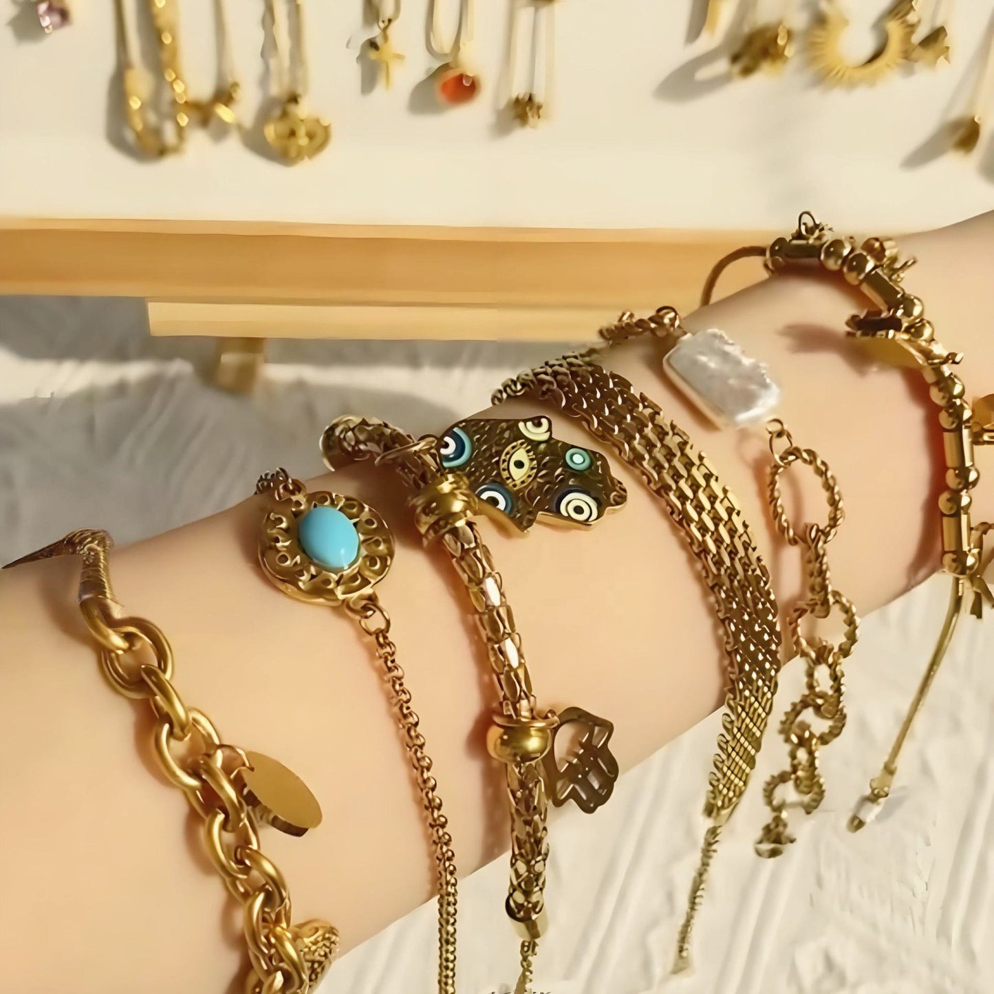 Women's Devil's Eye Niche Fashion Electroplated Metal Hand Bracelets