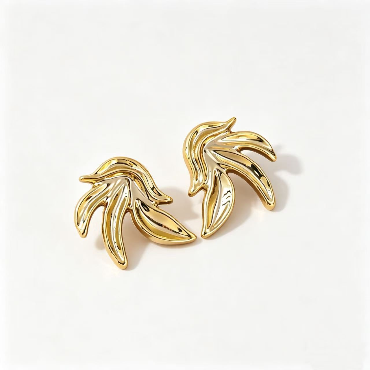 Women's Metal Texture Leaf-shaped Niche Trendy Personality Stud Earrings