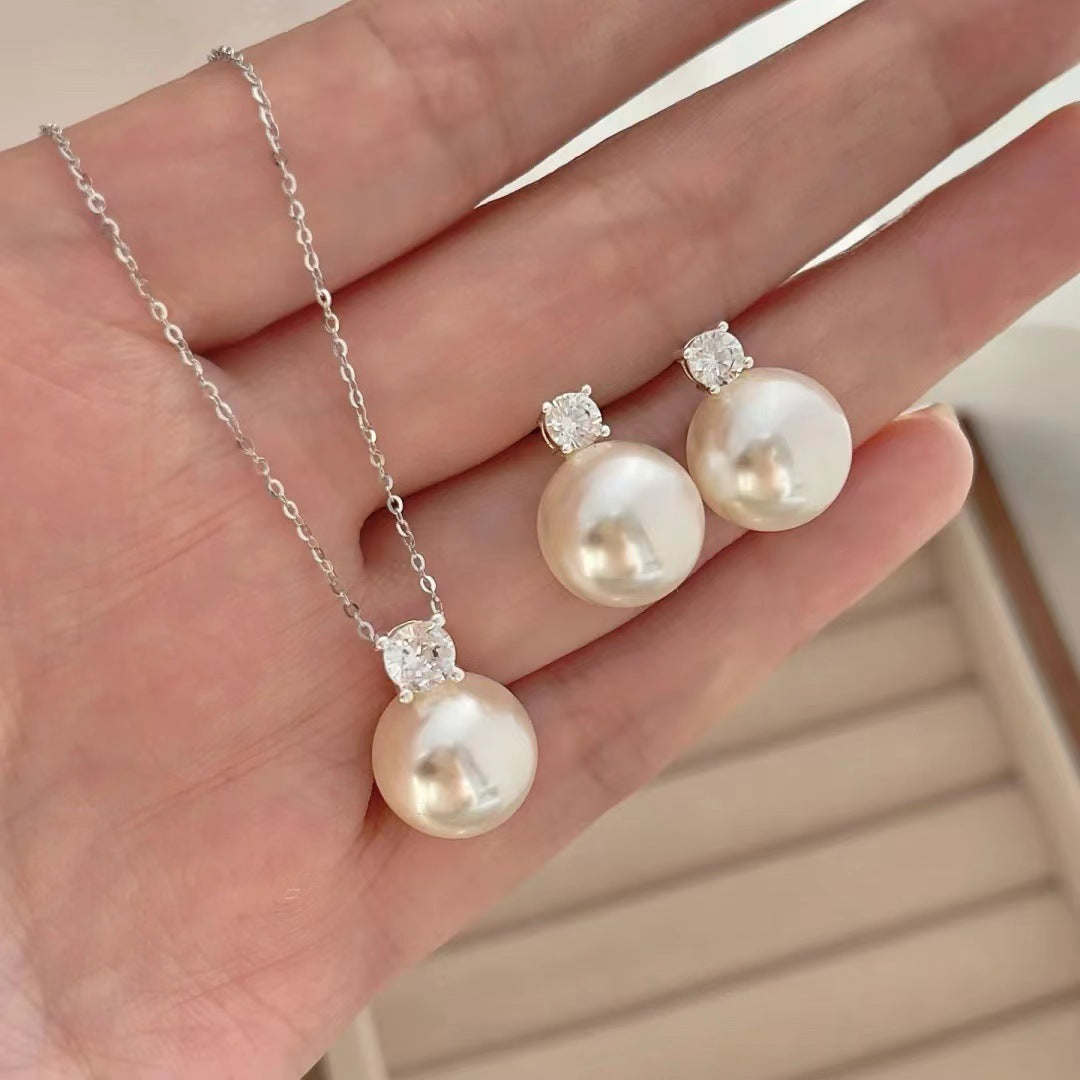 Diana Pearl Suit Highlight Niche Design Necklaces