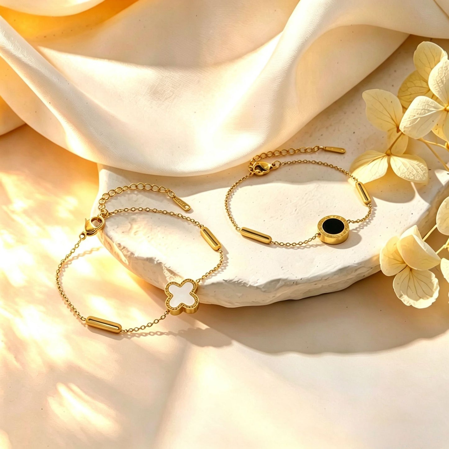 Simple Golden Roman Black White Clover Do Bracelets