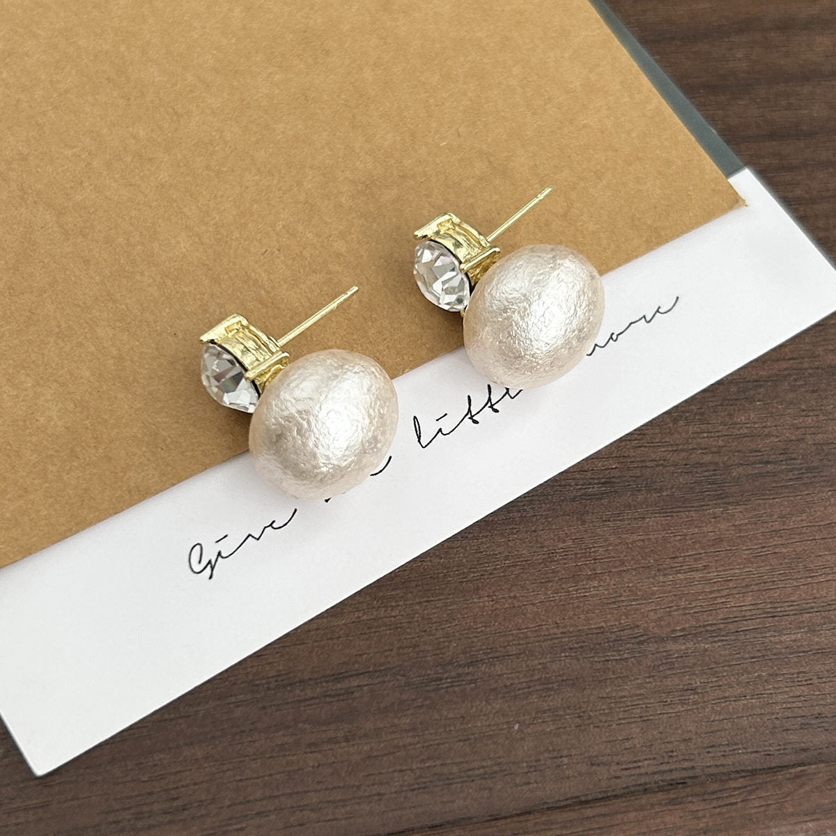Women's Pearl Niche Design High Class Elegant Fashion Simple Stud Earrings