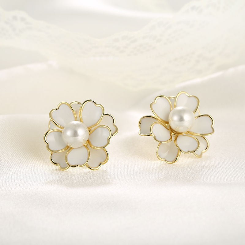 Women's Camellia Pearl Classic Style Sier Needle Stud Earrings