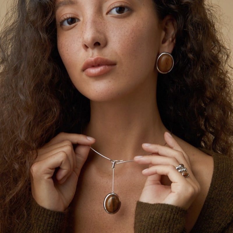 Dong White Shell Black Agate Choker Female Collar
