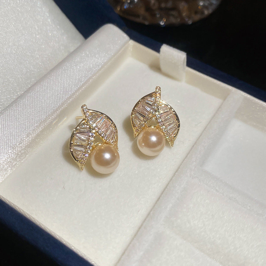 French Flash Zircon Flower Pearl Light Luxury Earrings