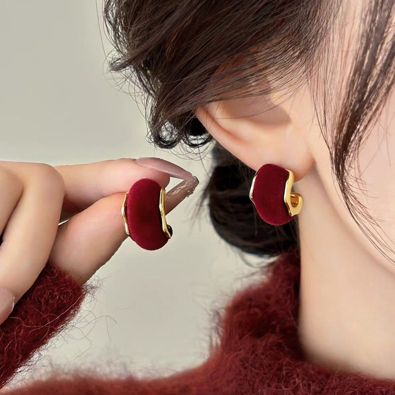Vintage Veet High-grade Temperament Classic Style Simple Earrings
