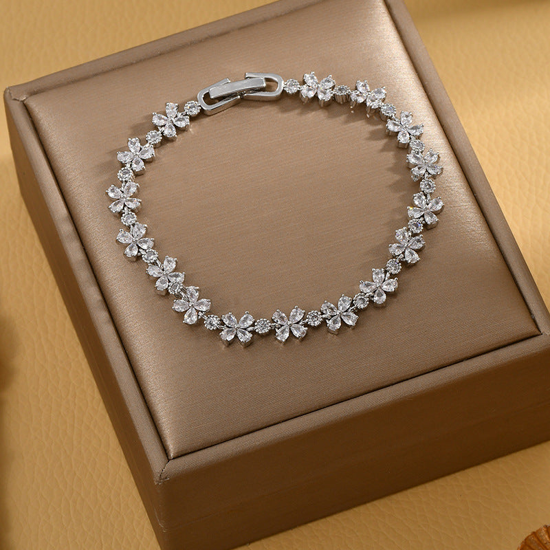 Women's Inlaid Zircon Temperamental Design High-grade Petal Bracelet