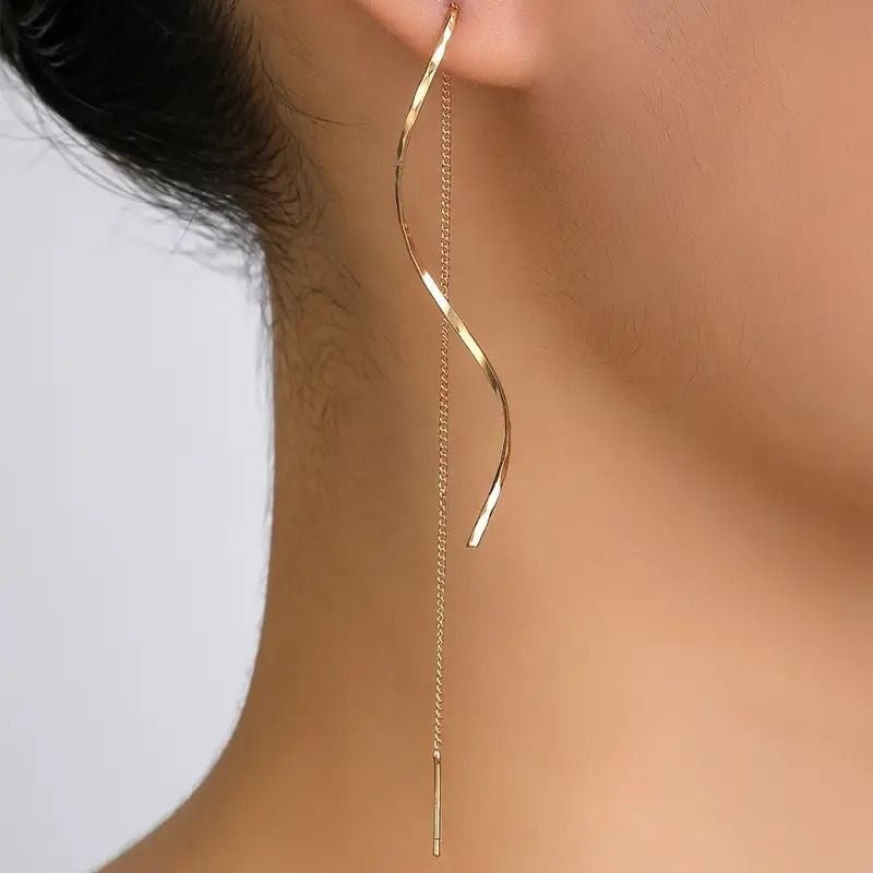 Women's Twisted Wave Geometric Lines Fashion Simple Niche Temperament Commute Earrings
