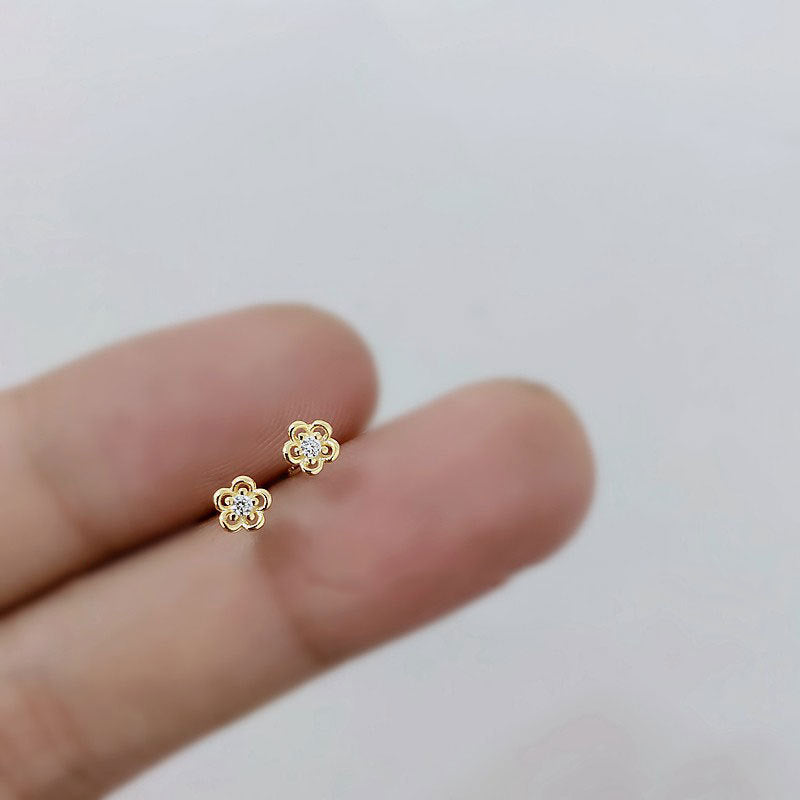 Women's Hollow Small Flower Ear Wear Simple Compact Earrings