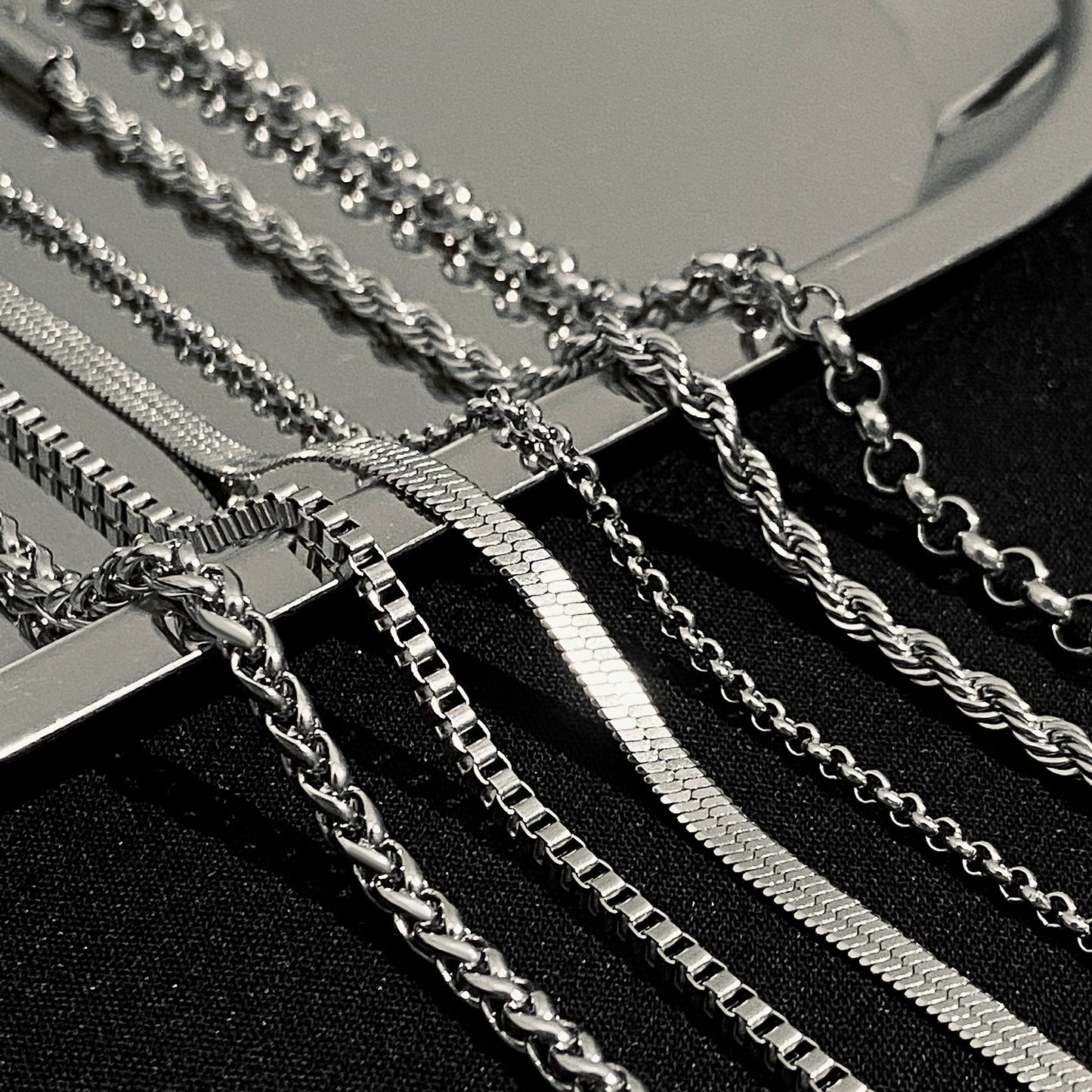 Women's & Men's Simple Twist Snake Bone Chain Fashion Bracelets