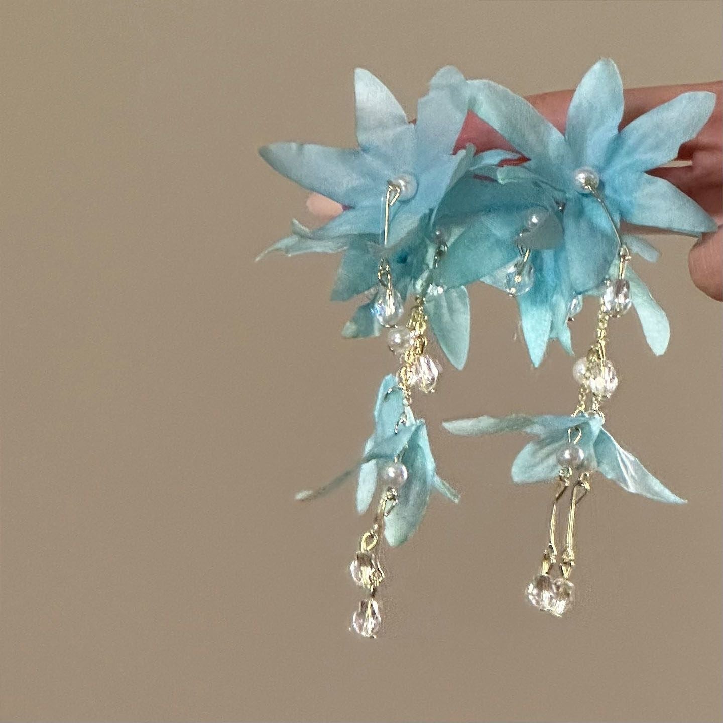 Women's Fairy Blue Flower Tassel Beautiful Seaside Vacation Style Design Sense Stud Earrings