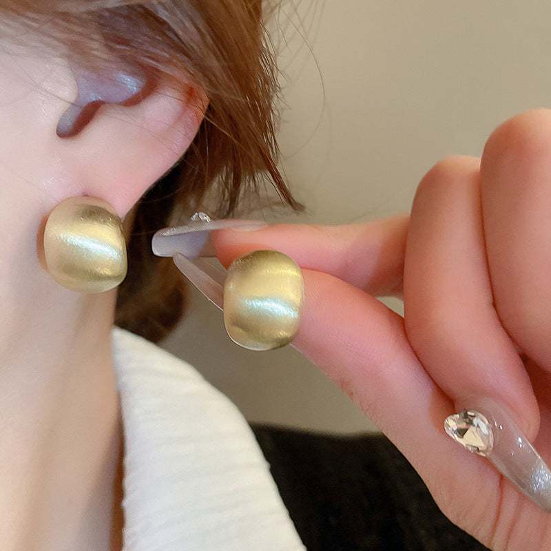 Women's Needle Metallic Pleated Round Geometric Bean-shaped Fashionable Fashion Stud Earrings