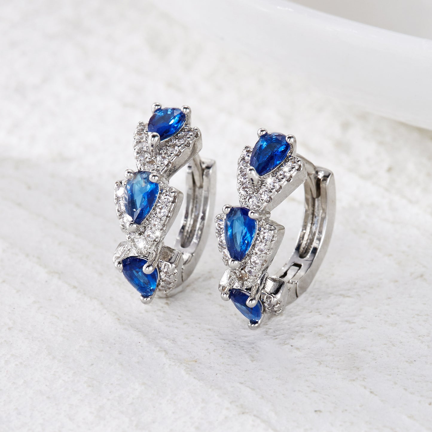 Women's Full Rhinestone Blue Water Drop High-grade Environmental Protection Copper Inlaid Rings