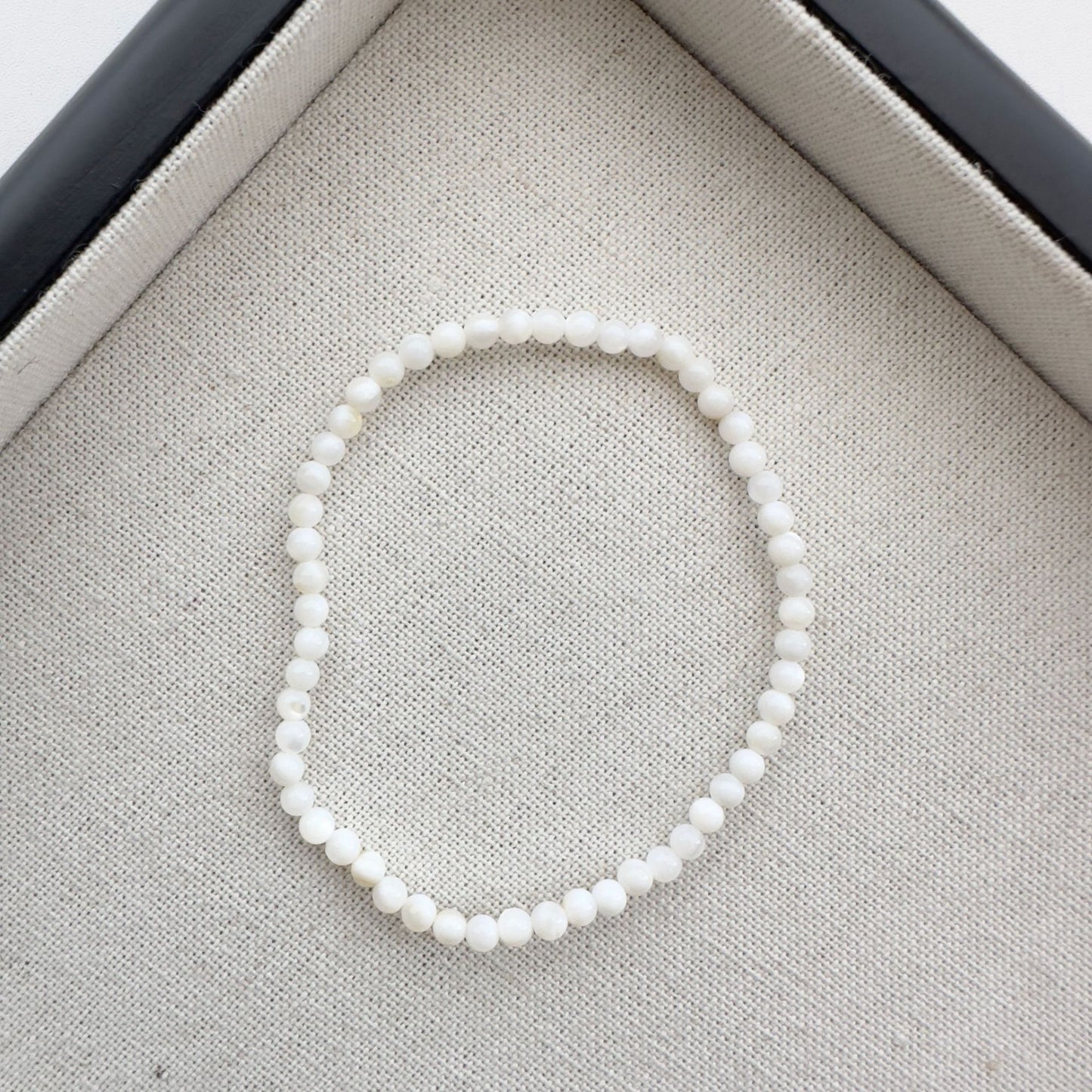 Women's White Dews Super Moisturizing Fresh Natural Shell Elastic Bracelets