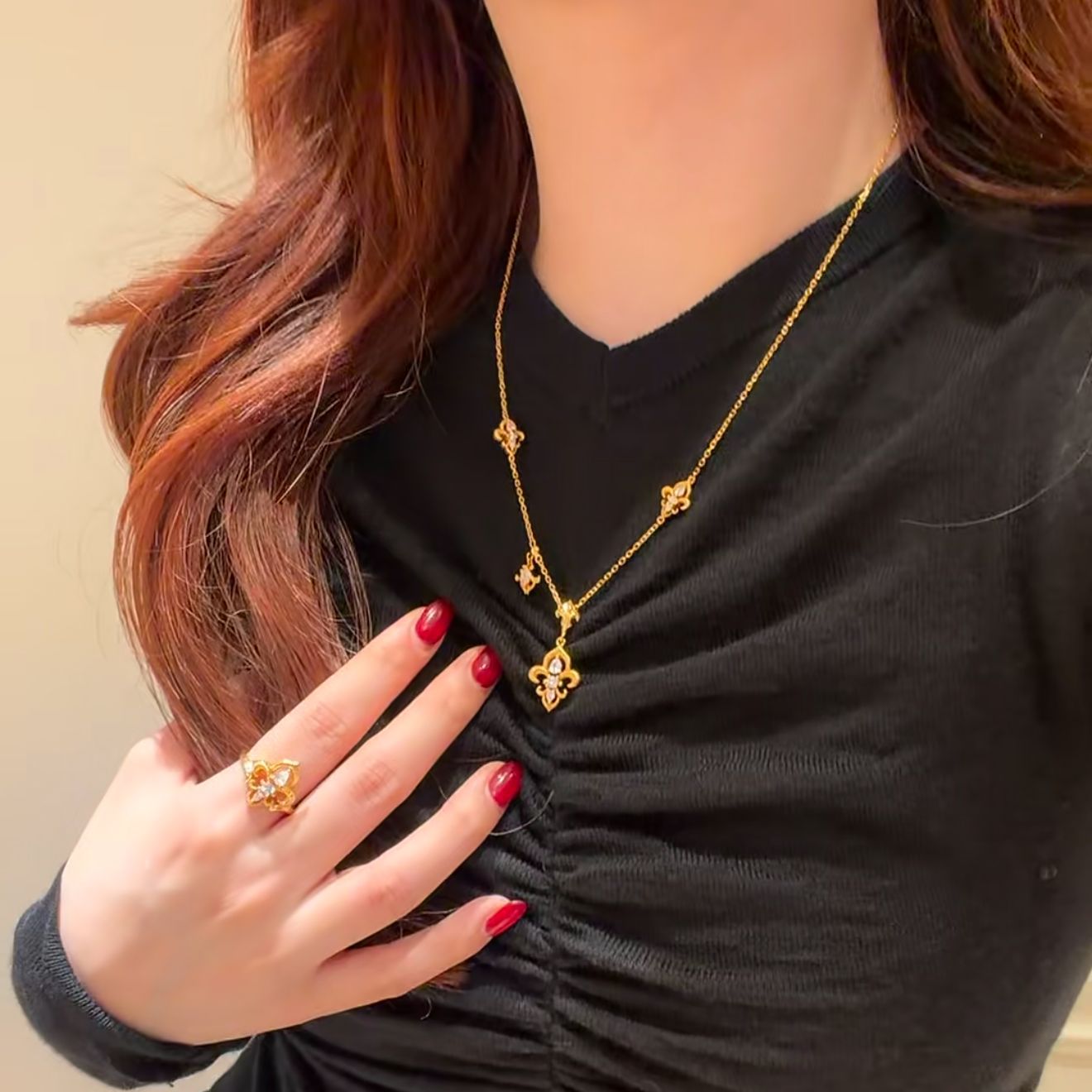French Vintage Flower-de-luce Temperament Wild Pork Necklaces