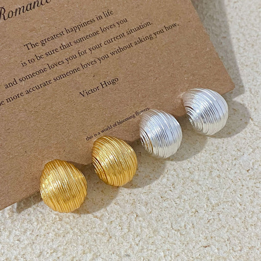Women's Copper Gold-plated Line Texture Metal Bean Light Luxury Simplicity Fashion Stud Earrings