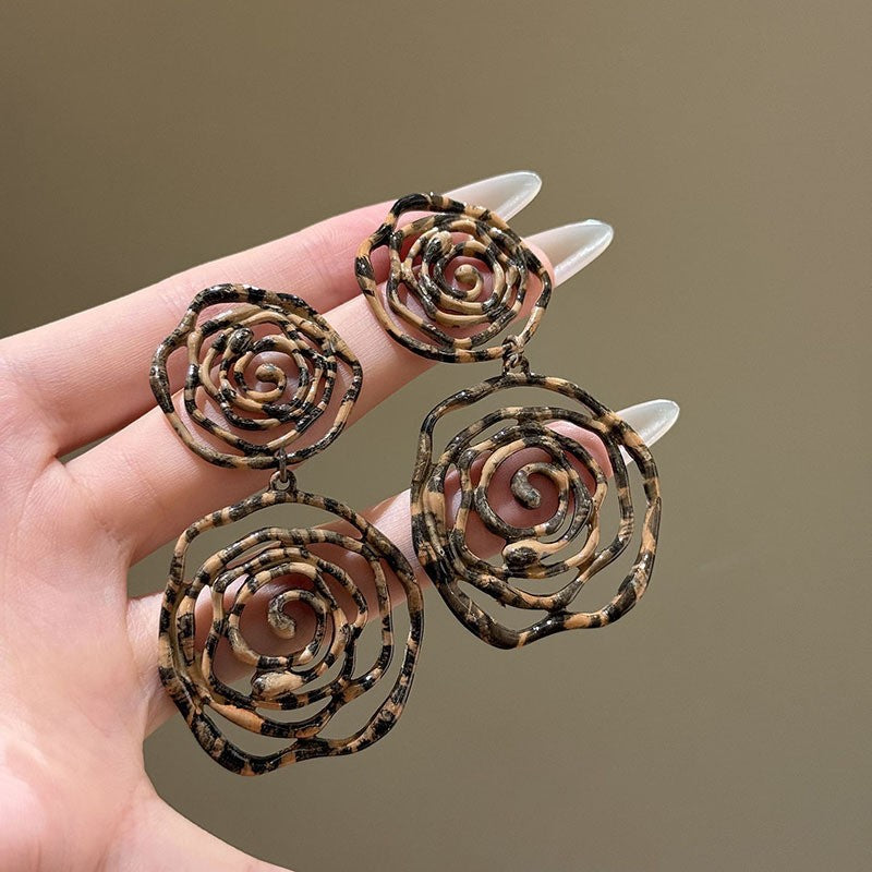 Women's Round Flower Vintage Ethnic Style Ear Niche Rings