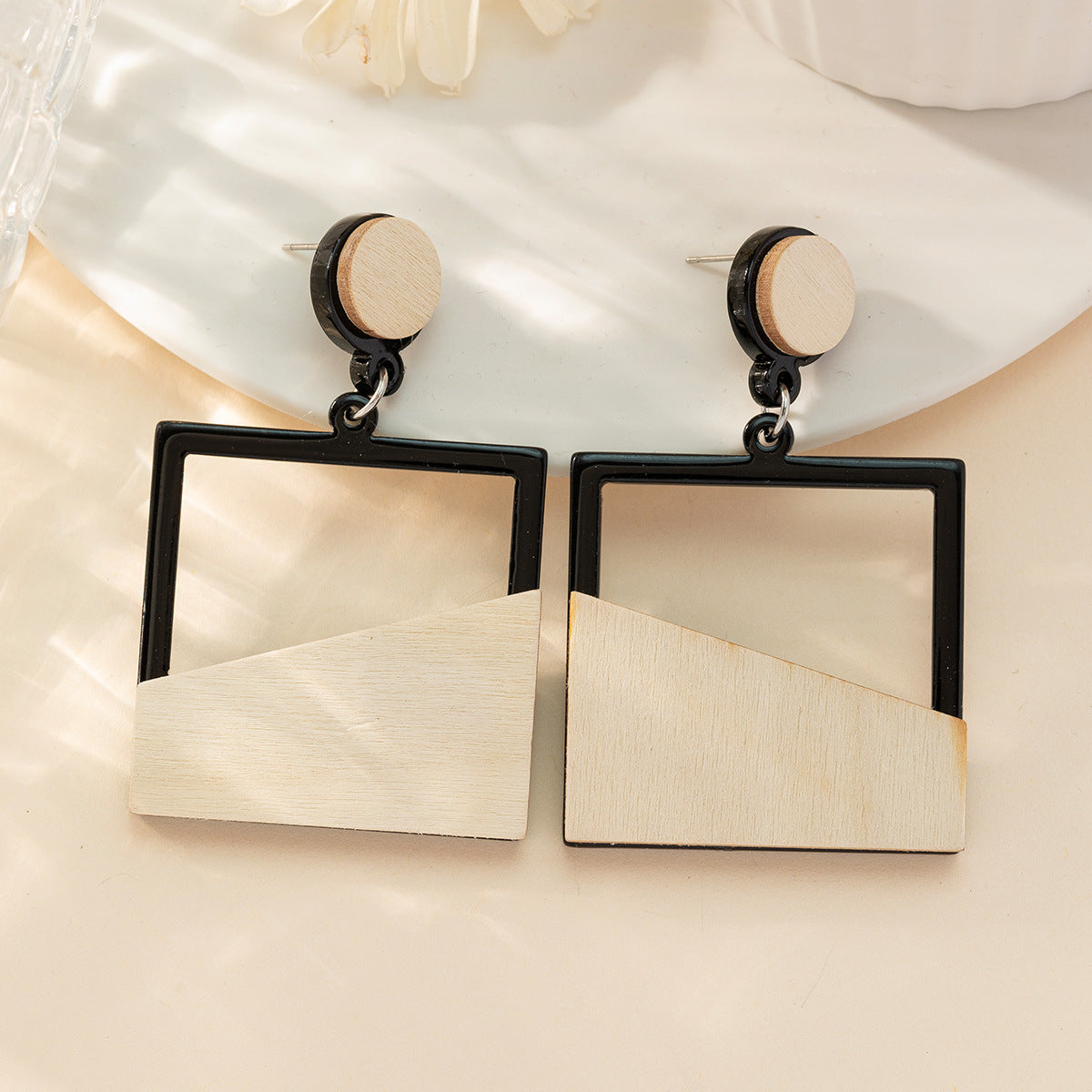 Color Matching High Profile Large Stylish Simple Earrings