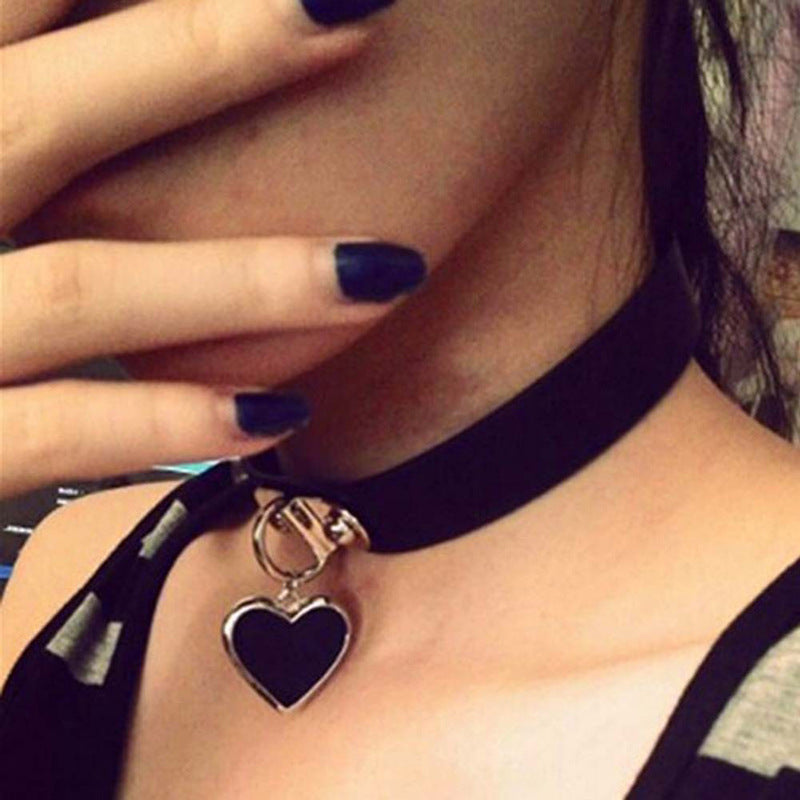 Women's Leather Dark Gothic Heart-shaped Binding Chain Collar
